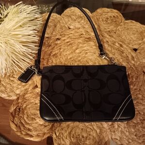 Coach wristlet signature "C" twill. Black.
